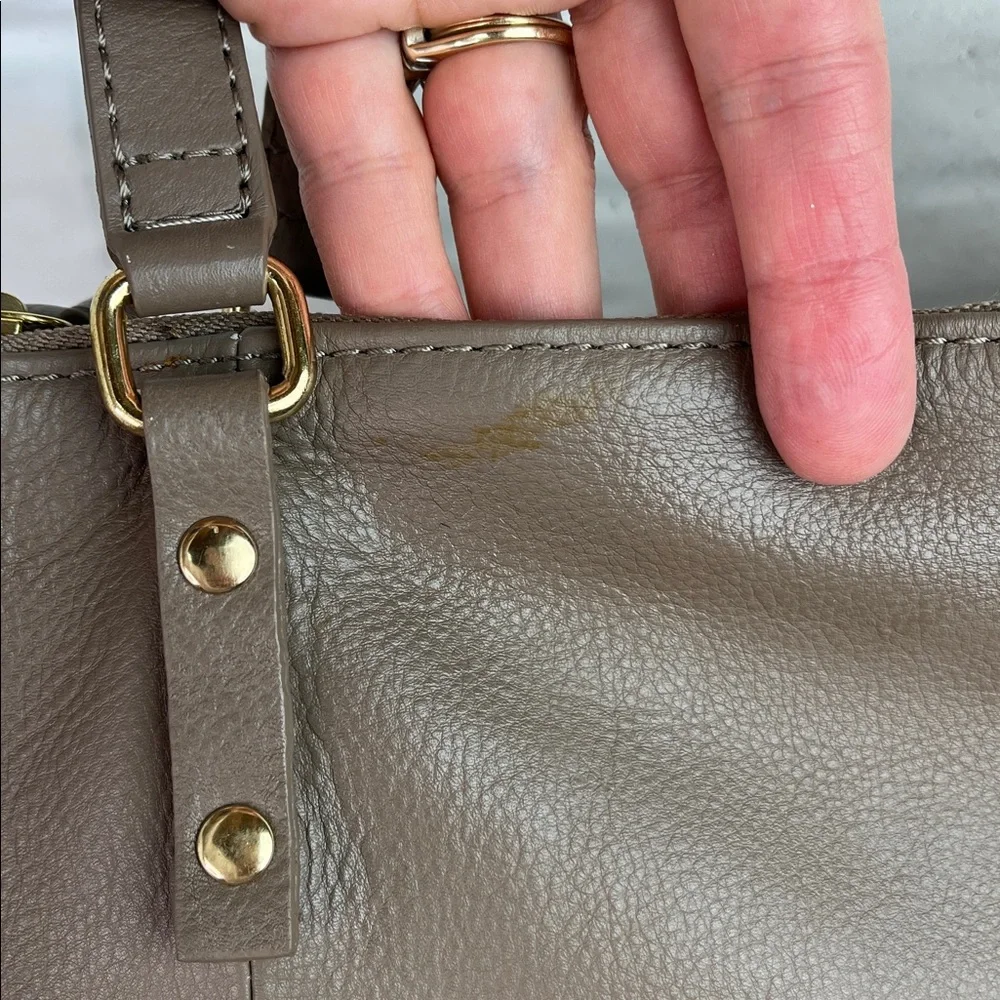 KOOBA EVERETTE TOTE TAUPE PEBBLED LEATHER GOLD HARDWARE ZIP TOP TASSELS LIKE NEW